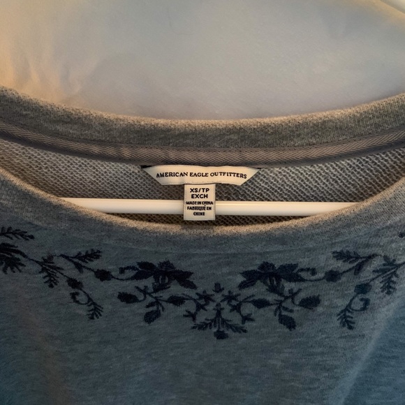 Floral printed, flowy sleeve sweater - Picture 3 of 3